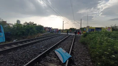 В Словакии пассажирский поезд, следовавший из Праги в Будапешт, врезался в автобус: погибли семь человек