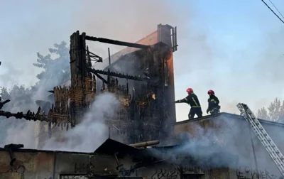 Во Львове подожгли кинотеатр "Дзвін": здание выгорело дотла (фото)