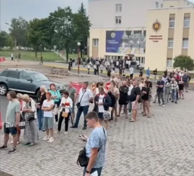 В Гродно задержали человека, снявшего видео очереди возле ГАИ