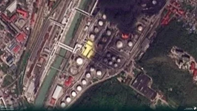 В Туапсе на НПЗ продолжают гореть до пяти топливных резервуаров