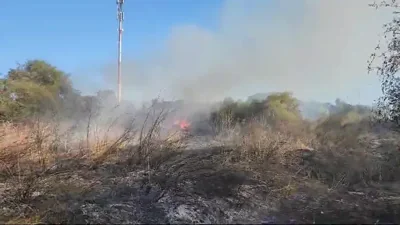 Пожар на месте падения ракеты, запущенной из Йемена