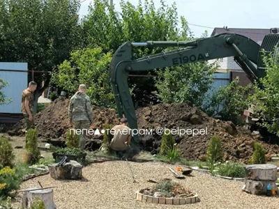 Российский самолет уронил авиабомбу в 250 кг прямо в огород жителя поселка в Белгородском районе