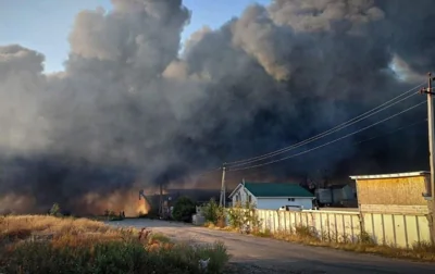 У Миколаєві пожежа на асфальтному заводі, над містом здійнявся дим (фото)