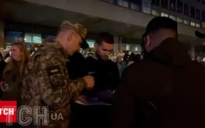 ТЦК в Киеве устроило облаву на посетителей концерта "Океана Эльзы": видео