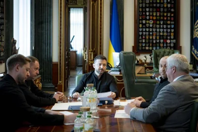 Зеленский поручил сформировать «постоянную расширенную национальную переговорную группу с Россией»
