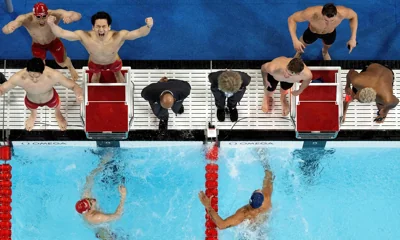 Chinese swimmers (left) celebrate after winning the men's 4x100m medley relay at the Paris Olympics on August 4, 2024. Photo: VCG