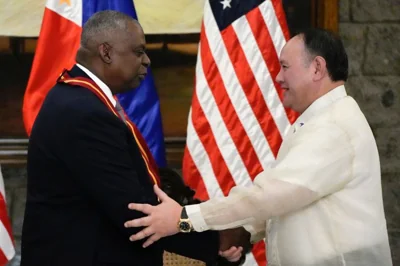 Philippine Secretary of National Defense Gilberto Teodoro confers the Outstanding Achievement Medal on US Secretary of Defense Lloyd Austin in Manila