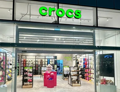 Новости Эйлата: открылись сразу два модных магазина обуви и сумок — Crocs и WeBags