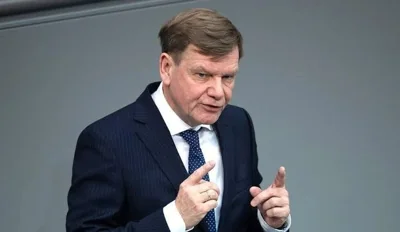 Министр иностранных дел Германии Йохан Вадефуль заявляет, что его правительство рассмотрит, не нарушает ли Израиль международное право в Газе, и "на основе этого примет решение относительно продолжения экспорта оружия"