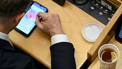 Госслужащих РФ переведут на отечественный мессенджер MAX к 2030 году