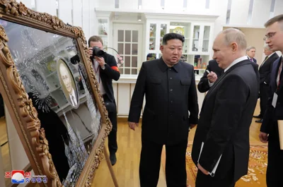 Северокорейское агентство показало, что преподнесли Путину в КНДР в ответ на подаренный Aurus