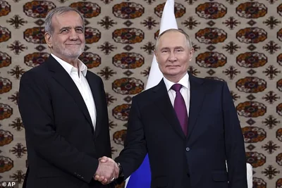 Russian President Vladimir Putin, right, and Iranian President Masoud Pezeshkian pose for a photo at their meeting in Ashgabat, Turkmenistan, on Oct. 11, 2024