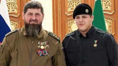 Кадыров назвал «вбросом» информацию об аварии с участием своего сына. По данным «Новой-Европа», после ДТП Кадыров-младший может лишиться зрения на один глаз