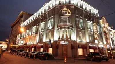 Силовики устроили рейд в московском отеле Savoy, где проходила вечеринка с участием Ирины Хакамады