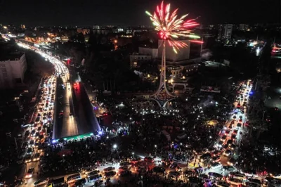 FESTIVE FRIDAY Fireworks explode above people celebrating the ouster of Syria's president Bashar al-Assad at Umayyad Square in the capital Damascus on the night of Dec. 13, 2024. AFP PHOTO