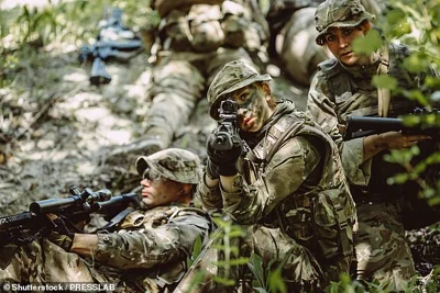 Thousands of British troops could lead a multi-national military force in Ukraine as part of controversial plans. (British special forces soldiers with weapon take part in military maneuver)