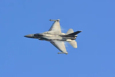 СМИ опубликовали фото истребителя F-16, снятое, вероятно, уже в Украине