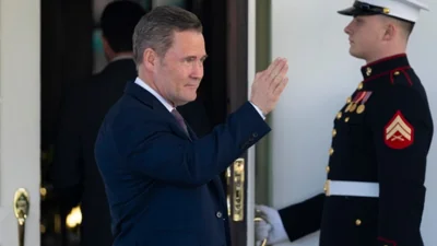 Трамп заявил, что не станет увольнять из-за утечки участников чата Signal