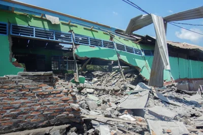 A collapsed building is seen in Klatanlo village, in East Flores Regency, East Nusa Tenggara, on November 4, 2024, in the aftermath of Mount Lewotobi Laki-Laki's eruption overnight. - At least six people died after a volcano in eastern Indonesia erupted several times overnight, officials said on November 4, raising the alert level to the highest of a four-tiered system. (Photo by ARNOLD WELIANTO / AFP)