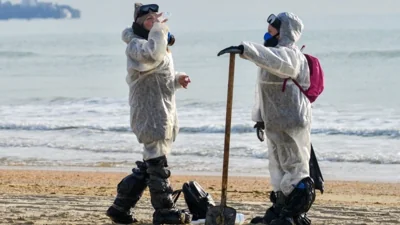 Россия: Роспотребнадзор признал пляжи Анапы непригодными для купания из-за выбросов мазута