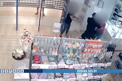 В Минске покупатель порезал себе руки, когда его поймали на краже