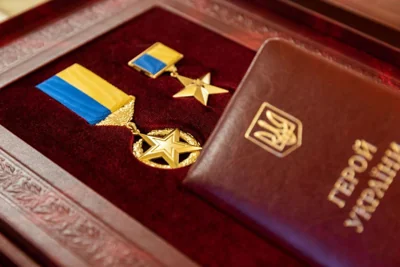 Пілоту Андрію Джусу Пільщикову та ще 9 військовим присвоїли звання Героїв України посмертно