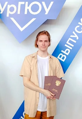 15 суток ареста назначили сотруднику минобразования Свердловской области Роману Гильманову из-за пикета против выставки с трубой из Суджи