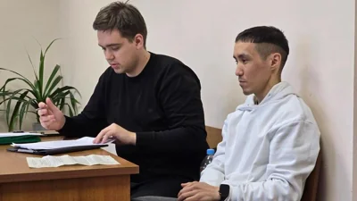 Арестованный за портрет Навального фотограф Султанов рассказал об избиении полицейскими во время дачи показаний