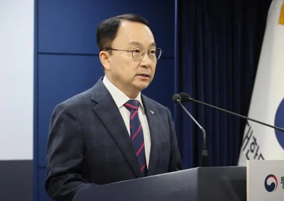 Unification Ministry spokesperson Koo Byoung-sam speaks during a press briefing at the Government Complex Seoul, Tuesday. Yonhap 