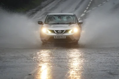Snow maps show UK buried as far south as London as new 89cm blizzard ...
