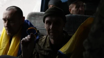 У мережі з’явилося фото українського полоненого з вирізаним на животі написом «Слава Росії». ГУР заявляє, що знімок справжній