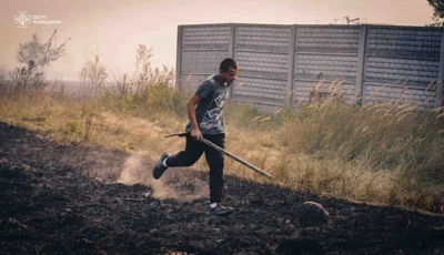 Ціле село на Київщині ледь не згоріло. Фото: ДСНС