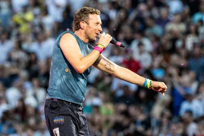 Coldplay fans warned by Chris Martin after Andy Byron kiss cam scandal —  Daily Express