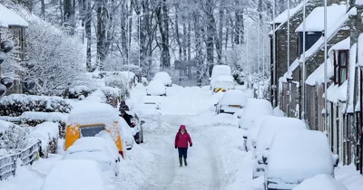 Snow maps show UK buried as far south as London as new 89cm blizzard ...
