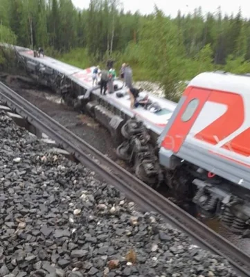 Подростка, пострадавшего при сходе вагонов поезда в Коми, отправят на лечение в Москву