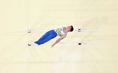 Украинский гимнаст выиграл серебро Олимпиады на параллельных брусьях