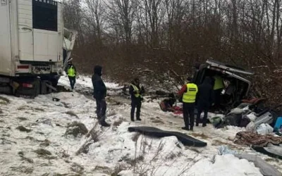 Возле Львова произошло массовое ДТП: погибли семь человек (фото)