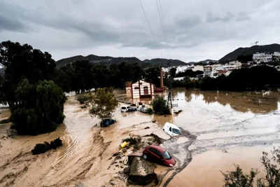 Around Valencia, almost a hundred dead in the 'floods of the century': 'The water came all at once, like a tsunami'