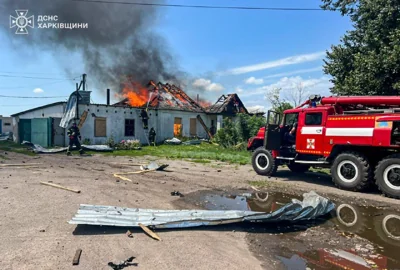 В Харьковской области в результате российских ударов авиабомбами повреждены жилой дом и склад