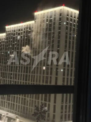 Беспилотник врезался в жилую многоэтажку в Рязани