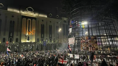 У Тбілісі відкриють "йолку" в день виборів президента, які опозиція назвала нелегітимними