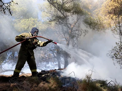 Greek firefighters battle ‘dangerous’ wildfires over weekend