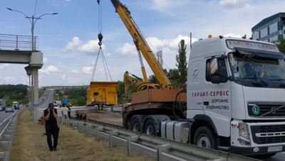 Пешеходный мост обрушился на трассе Киев-Одесса возле Умани – он упал на дорогу