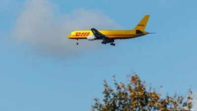 Вантажний літак DHL впав на будинок у Вільнюсі