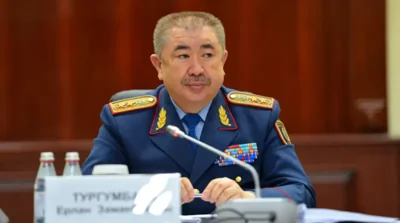 В Казахстане задержали бывшего главу МВД Ерлана Тургумбаева. Месяц назад его допрашивали по делу о пытках во время январских протестов 2022 года