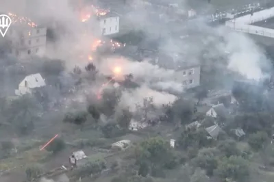 Ukrainian forces fight during military operations in Kursk region in Malaya Loknya, Kursk Region, Russia in this screen grab obtained from a handout video released on August 20, 2024. 95th Air Assault Brigade/Handout via REUTERS. THIS IMAGE HAS BEEN SUPPLIED BY A THIRD PARTY. NO RESALES. NO ARCHIVES. MANDATORY CREDIT.