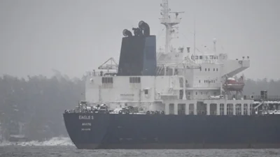 Финские власти запретили танкеру Eagle S покидать порт до устранения нарушений. Его задержали после повреждения подводного кабеля