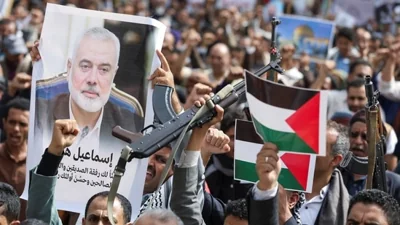 A protester holds up a poster of assassinated Hamas chief Ismail Haniyeh during a protest to show solidarity with Palestinian prisoners, outside the United Nations offices in Sanaa, Yemen, August 3, 2024.(Reuters)