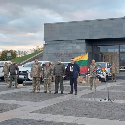 Коалиция по разминированию. Литва передала первую партию пикапов и металлоискателей