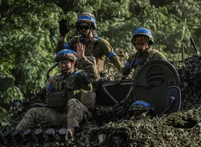 Украинские военнослужащие едут на бронетранспортере недалеко от российской границы в Сумской области, Украина, 11 августа 2024 года. Фото: Reuters